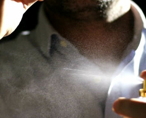 Como passar perfume masculino